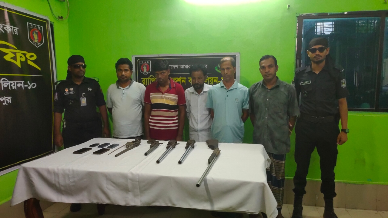 অস্ত্রের আস্তানায় র‍্যাবের হানা, আগ্নেয়াস্ত্রসহ গ্রেপ্তার ৫